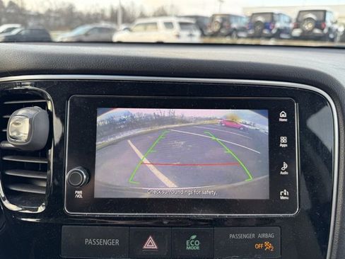 Used 2017 Mitsubishi Outlander SE image 21