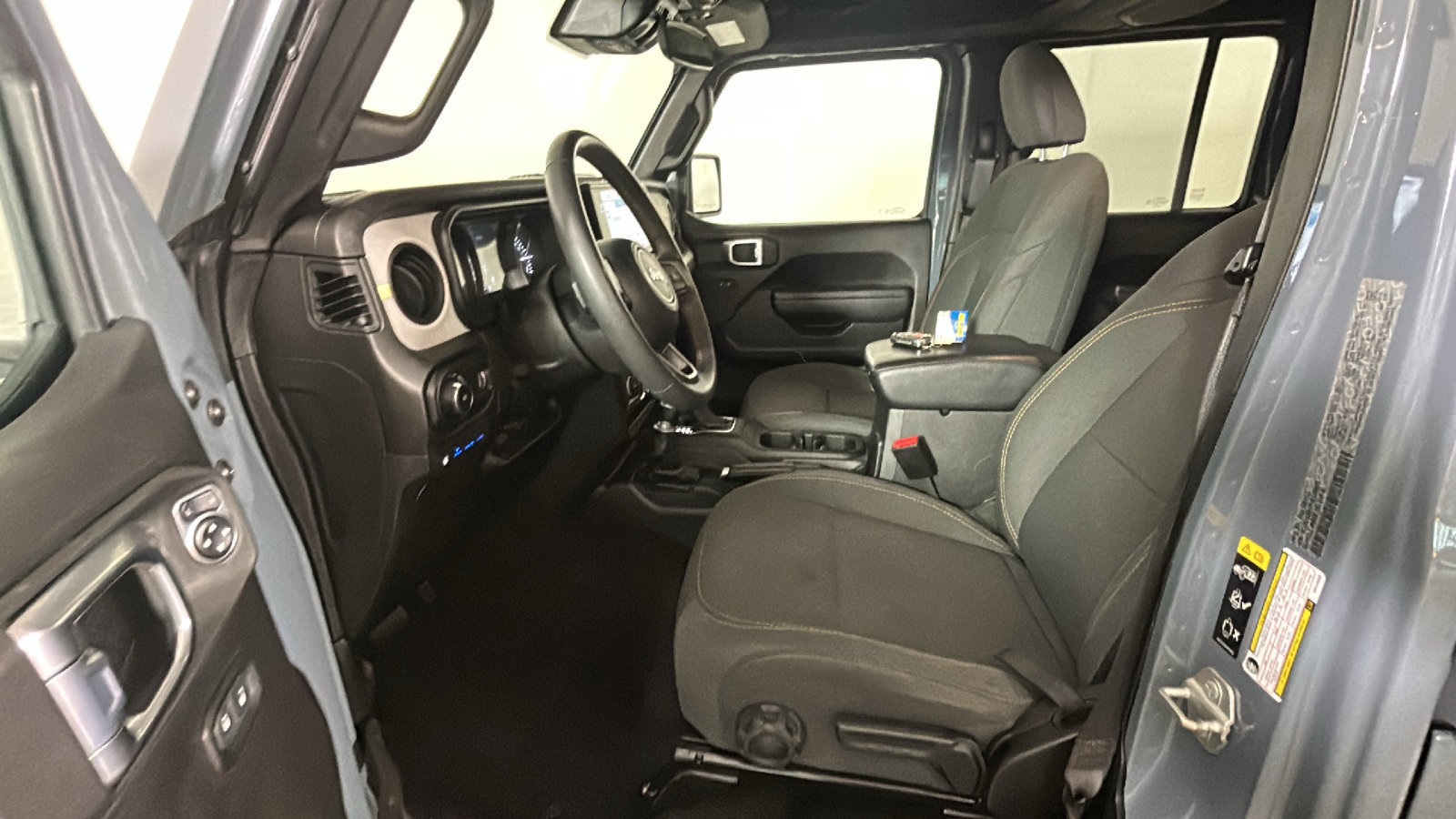 Used 2024 Jeep Wrangler Unlimited AWD/4WD image 12