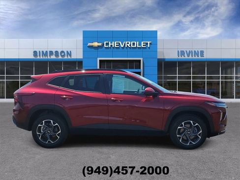 Used 2024 Chevrolet Trax LT w/ Driver Confidence Package FWD image 9