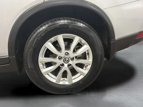 Used 2017 Nissan Rogue SV FWD image 26