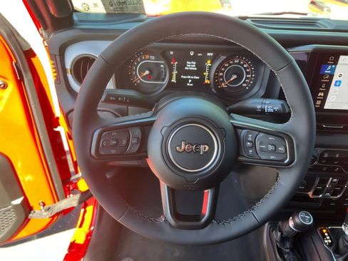 New 2025 Jeep Gladiator Sport image 17
