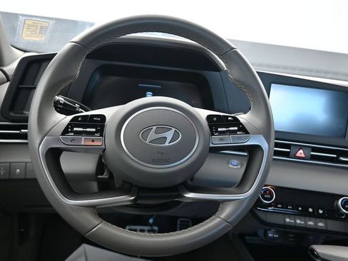 Used 2025 Hyundai Elantra Sport FWD image 26