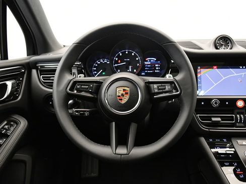 Certified 2025 Porsche Macan AWD/4WD image 25