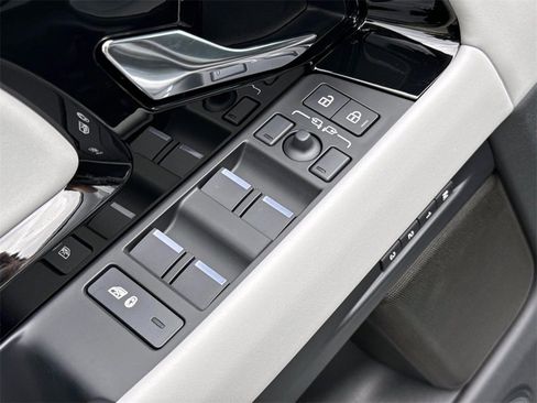 New 2026 Land Rover Range Rover Evoque Dynamic SE image 16