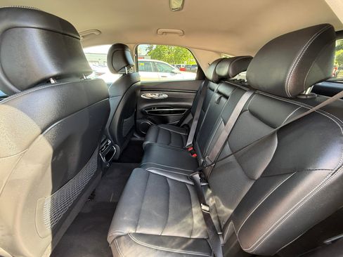 Used 2025 Genesis GV70 2.5T AWD/4WD image 6