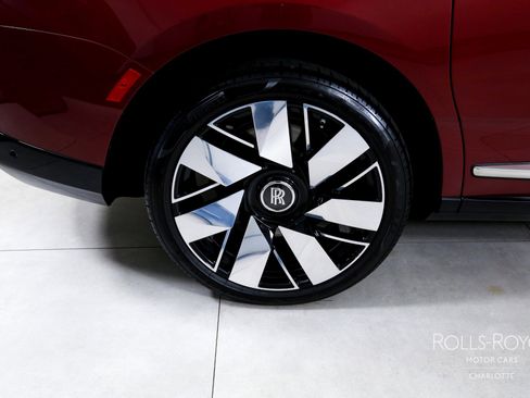 Certified 2025 Rolls-Royce Cullinan AWD/4WD image 39
