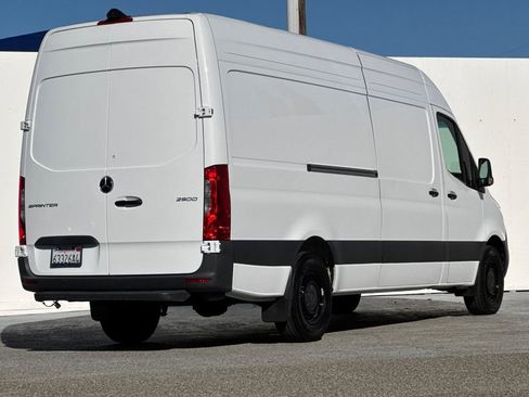 Used 2024 Mercedes-Benz Sprinter 2500 image 3