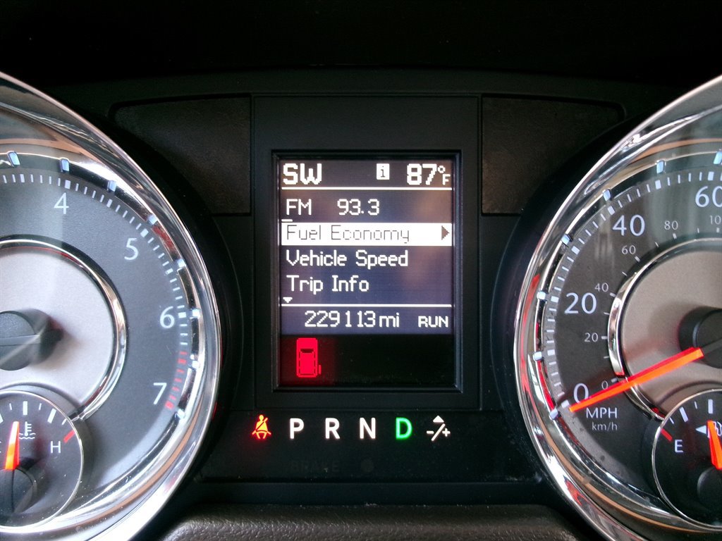 Used 2013 Chrysler Town & Country Touring-L w/ Driver Convenience Group FWD image 36