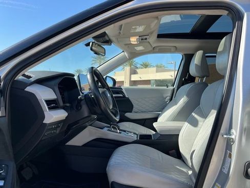 Used 2024 Mitsubishi Outlander SEL image 14