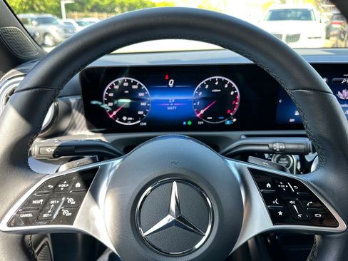 Used 2025 Mercedes-Benz CLA 250 4MATIC image 22