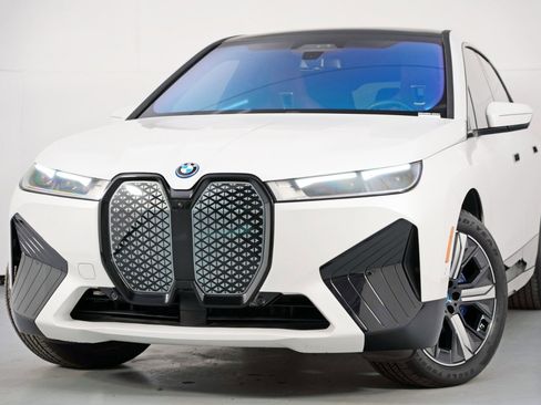 Used 2024 BMW iX xDrive50 w/ Premium Package image 3