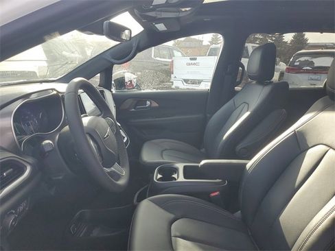 New 2025 Chrysler Pacifica Select image 17