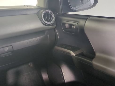 Used 2018 Toyota Tacoma SR5 RWD image 17