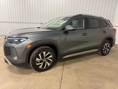 Certified 2025 Volkswagen Tiguan S image 2