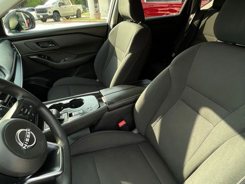 Used 2024 Nissan Rogue S FWD image 21