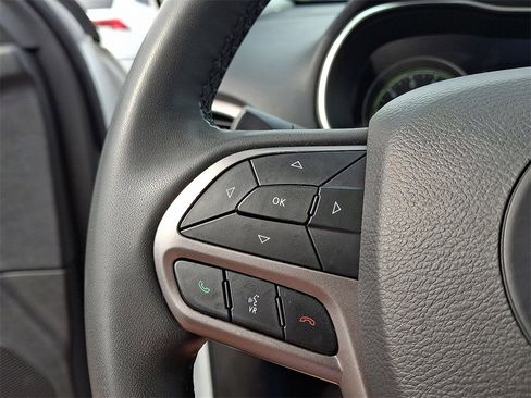 Used 2022 Jeep Cherokee Limited image 21