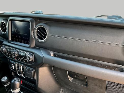 Used 2021 Jeep Wrangler Unlimited Sahara AWD/4WD image 18