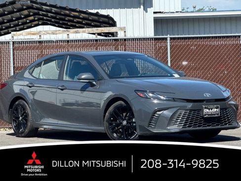Used 2025 Toyota Camry SE FWD image 2