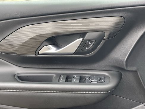 Used 2024 GMC Terrain SLE image 21