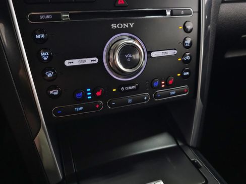 Used 2017 Ford Explorer Limited w/ Equipment Group 301A AWD/4WD image 30
