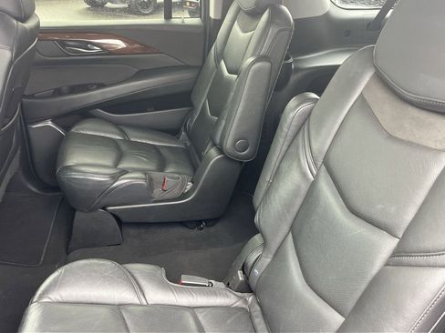 Used 2019 Cadillac Escalade ESV Premium Luxury image 18