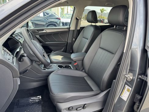 Certified 2023 Volkswagen Tiguan SE FWD image 15