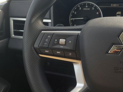 New 2026 Mitsubishi Outlander ES image 22