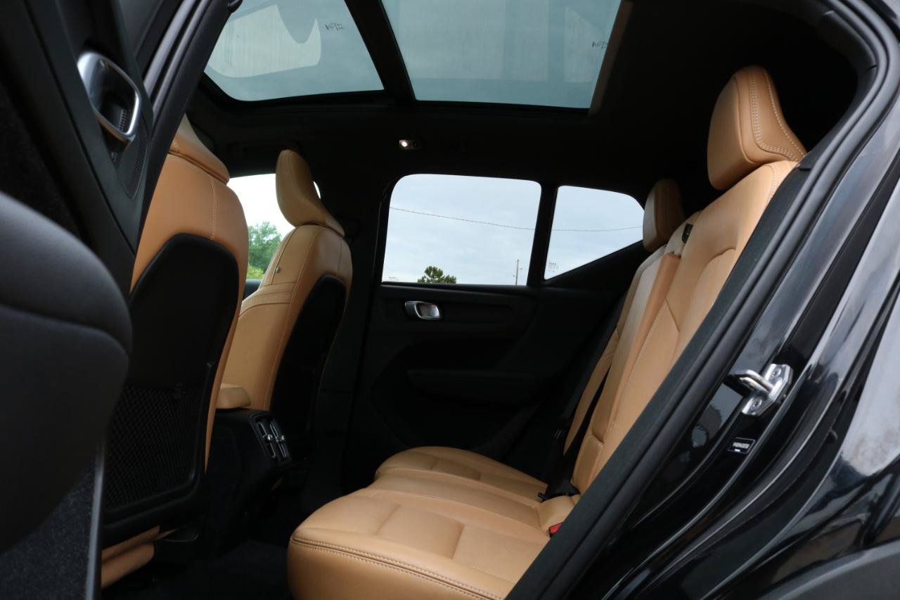 Used 2019 Volvo XC40 T5 Momentum AWD/4WD image 35