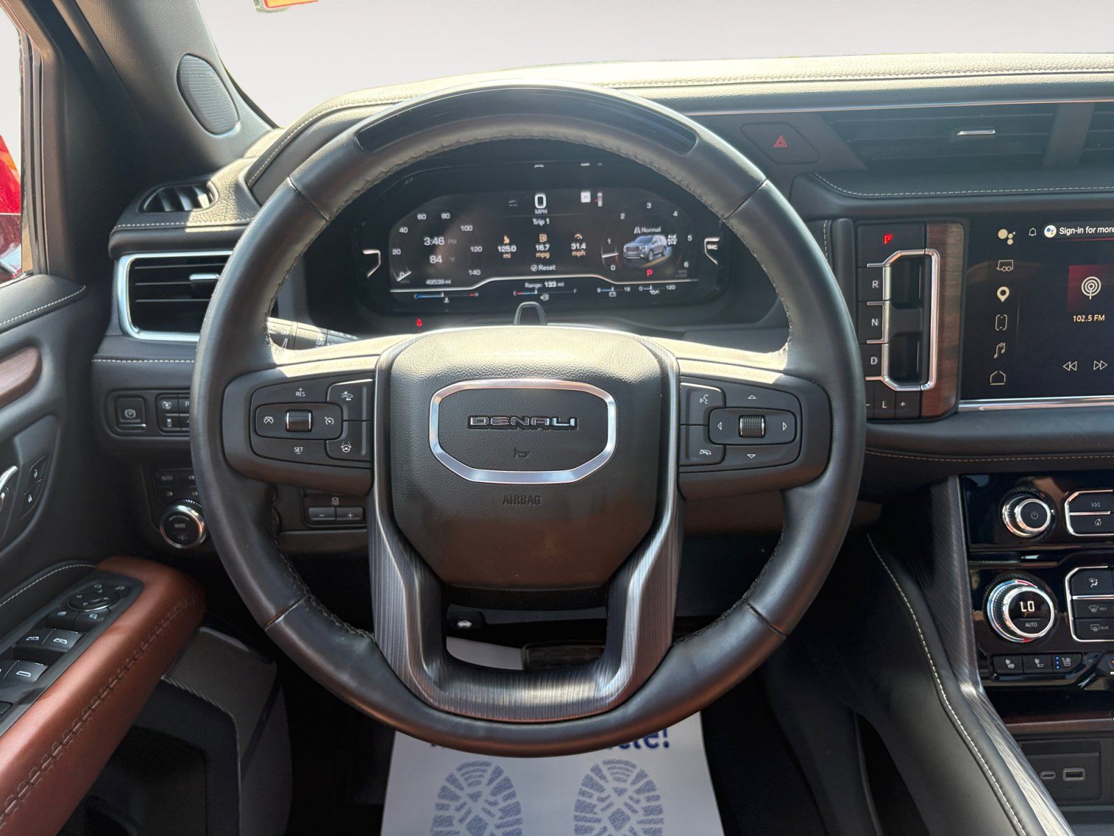 Used 2024 GMC Yukon Denali Ultimate AWD/4WD image 12