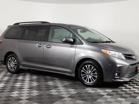 Used 2019 Toyota Sienna XLE FWD image 10