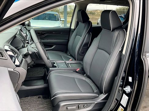 New 2026 Honda Odyssey Touring image 9
