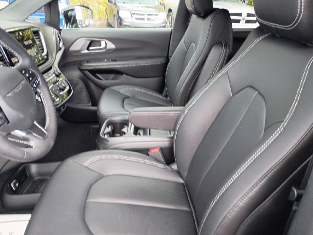 New 2027 Chrysler Pacifica Select FWD image 12