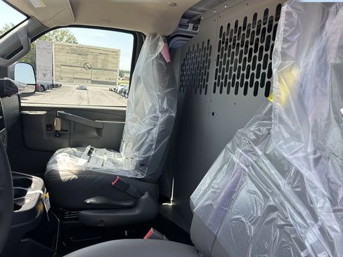 New 2025 Chevrolet Express 3500 w/ Driver Convenience Package image 9