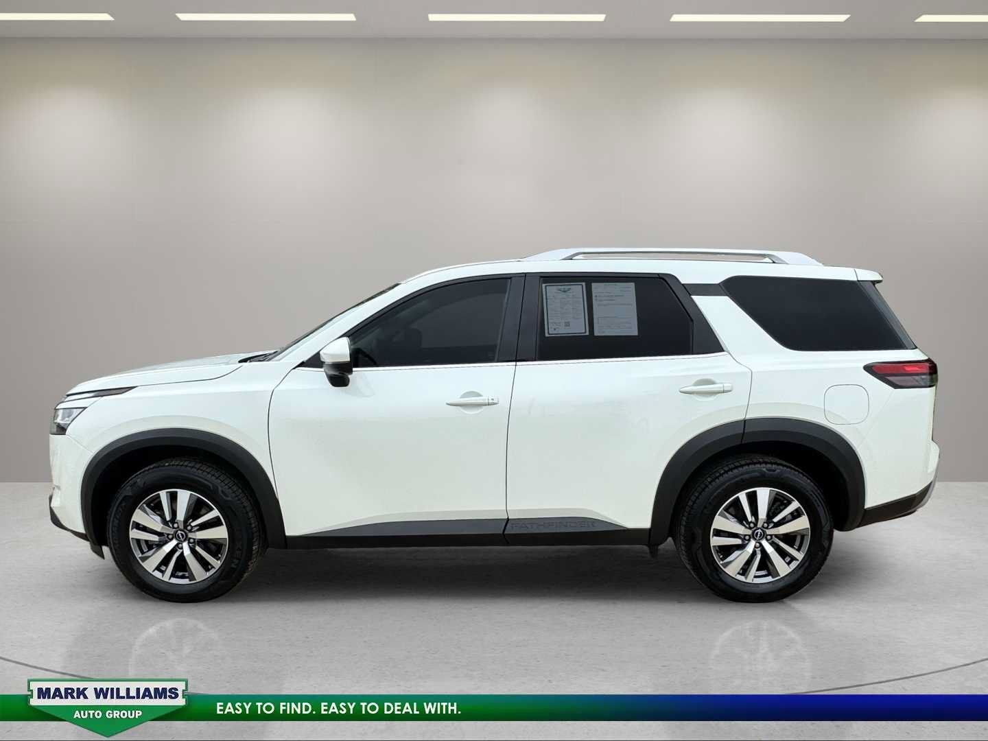 Used 2023 Nissan Pathfinder SL AWD/4WD image 9