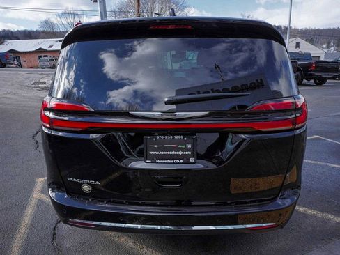 New 2026 Chrysler Pacifica Select image 6