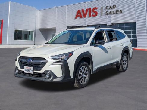 Used 2025 Subaru Outback Premium image 1