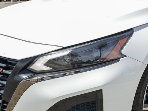 Used 2024 Nissan Altima 2.5 SR FWD image 11