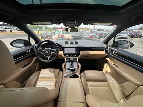 Used 2019 Porsche Cayenne AWD/4WD image 2