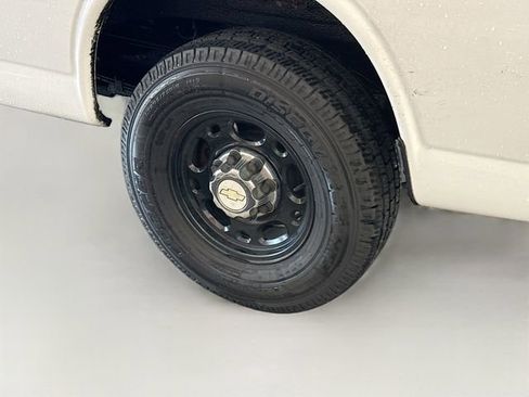 Used 2009 Chevrolet Express 2500 RWD image 28