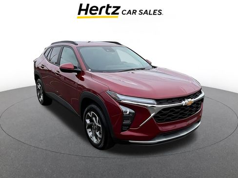 Used 2025 Chevrolet Trax LT w/ LT Convenience Package FWD image 1