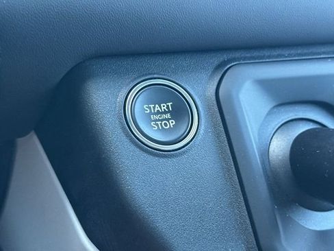 Certified 2025 Land Rover Defender 110 X-Dynamic SE AWD/4WD image 21