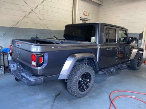 Used 2022 Jeep Gladiator Sport AWD/4WD image 5