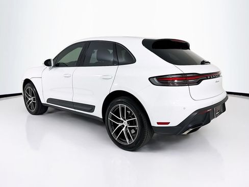 Certified 2025 Porsche Macan AWD/4WD image 3