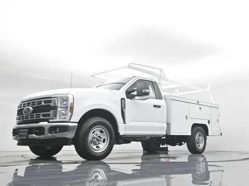 New 2025 Ford F350 XL w/ XL Chrome Package image 47