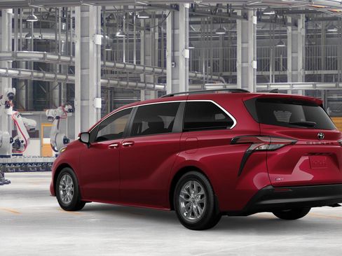 New 2026 Toyota Sienna XLE FWD image 8