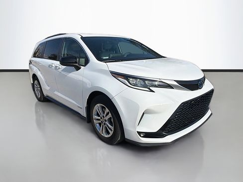 Used 2021 Toyota Sienna XSE image 7
