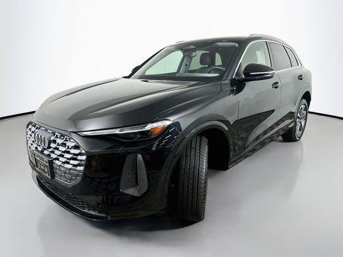Used 2025 Audi Q5 Premium Plus w/ Premium Plus AWD/4WD image 3