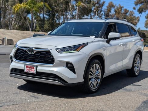 Used 2023 Toyota Highlander Platinum FWD image 12