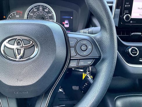 Used 2021 Toyota Corolla LE image 23