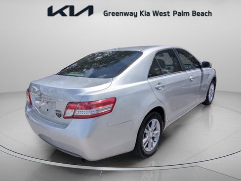 Used 2010 Toyota Camry LE FWD image 7